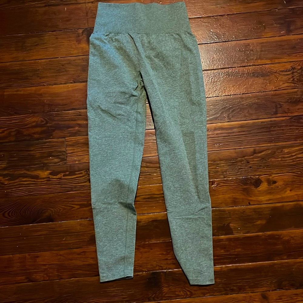 Brand new NVGTN leggings SIZE MEDIUM